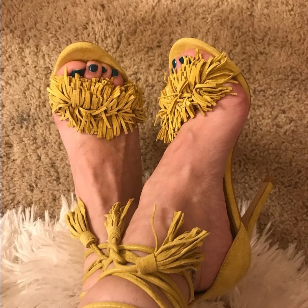 Steve Madden yellow/ green shaggy heels